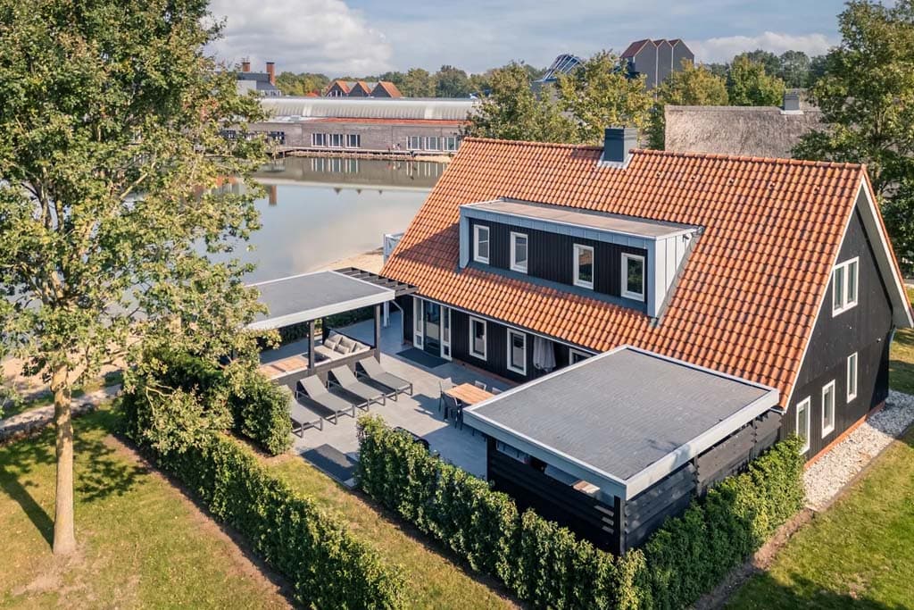 Landal Hof van Saksen Wellness Lake View Boerderij in Drenthe - foto 1