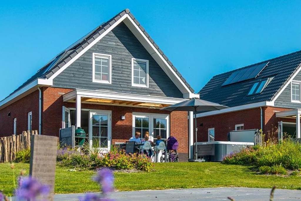 EuroParcs IJsselmeer Watervilla Wellness huisje met jacuzzi